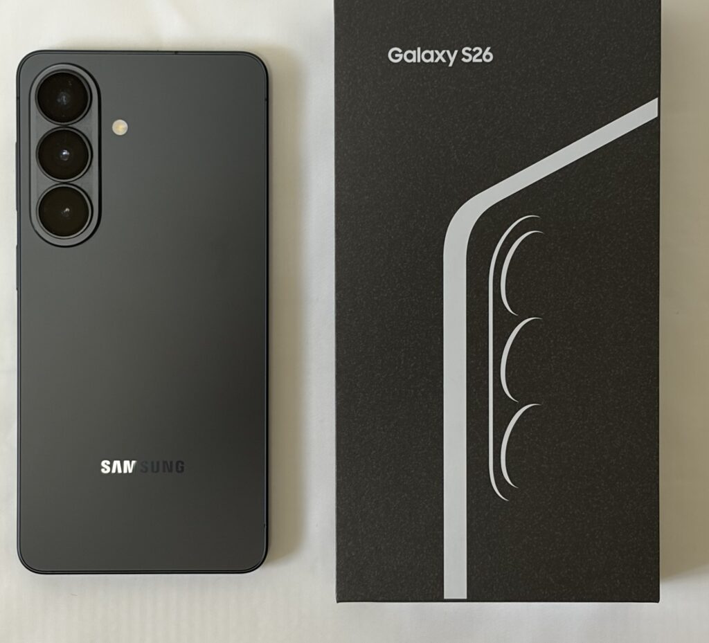 Galaxy S26本体とパッケージの実機写真