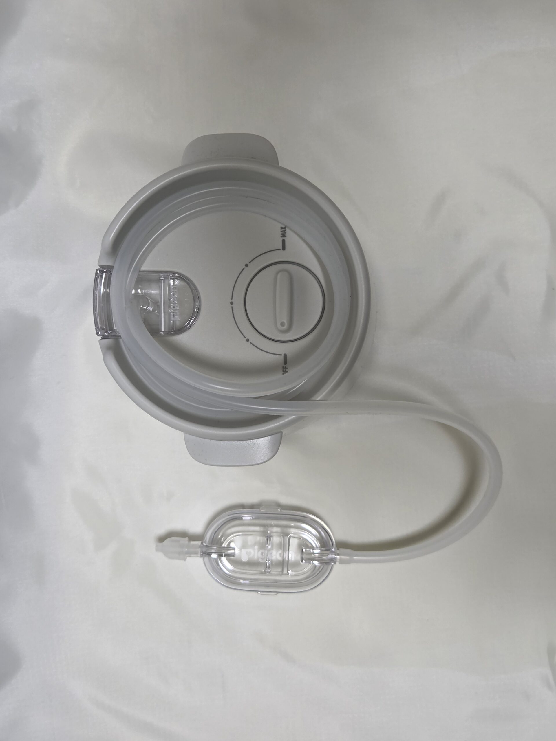 ピジョン電動鼻吸い器シュポットの本体と鼻水キャッチャー部分